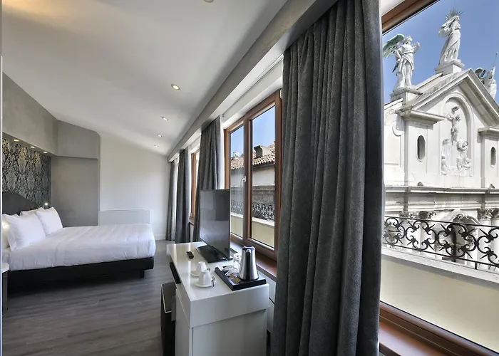 Al Theatro Palace 4*