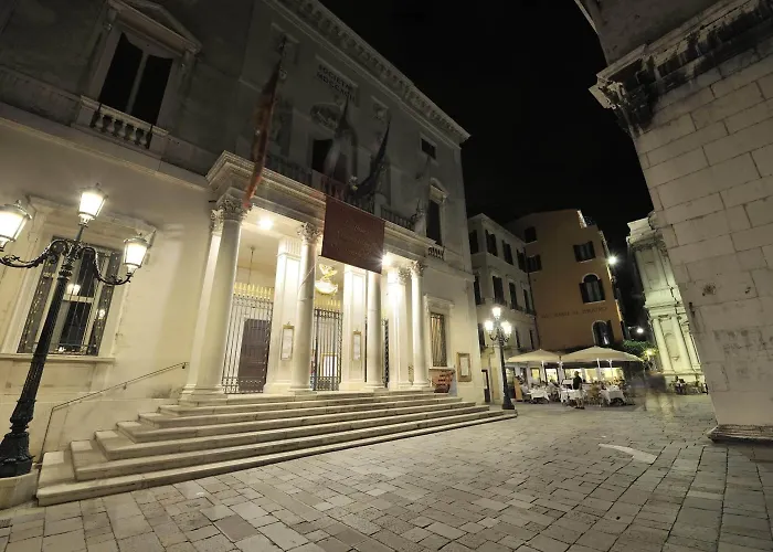 Al Theatro Palace Hotel 4*