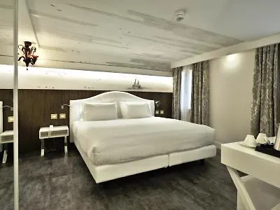 Al Theatro Palace 4*