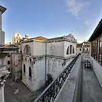 Al Theatro Palace Venedig