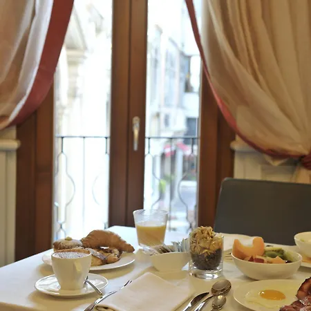 ホテル アル テアトロ パレス 4*