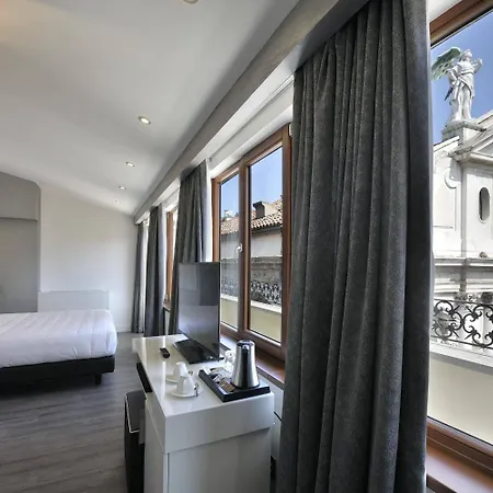 Al Theatro Palace Otel